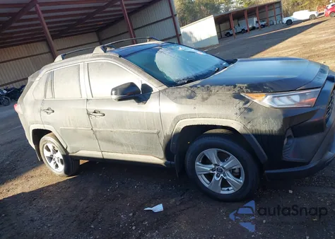 2020 Toyota Rav4 Xle z USA, uszkodzony, nr VIN 2T3W1RFV2LW065687